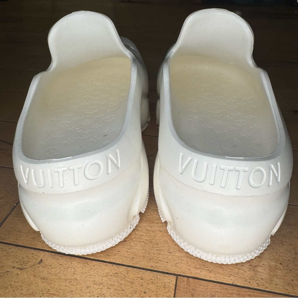 LOUIS VUITTON LV White Shark Clogs Men’s LV Size 10 - Picture 4 of 10